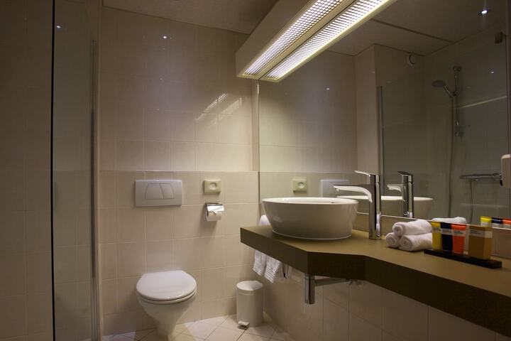 Room 14 of 42