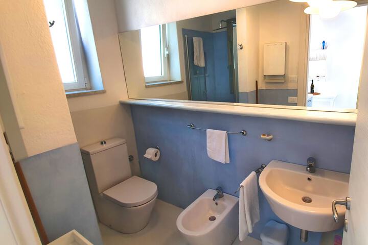 Room 169 of 246