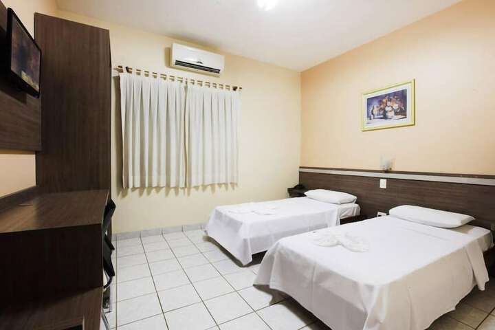 Room 8 of 25