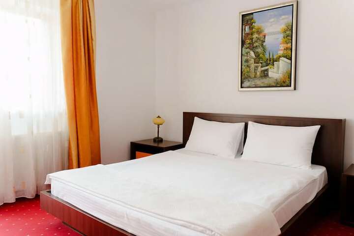 Room 35 of 191