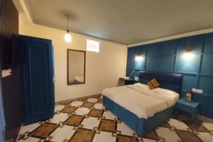 Room 3 of 16