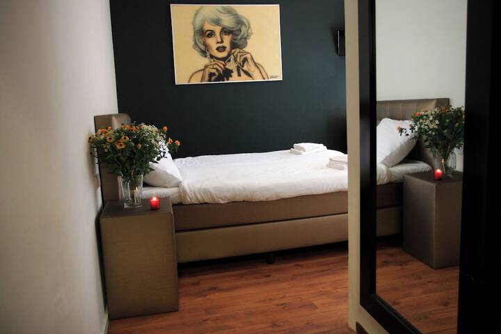 Room 30 of 132