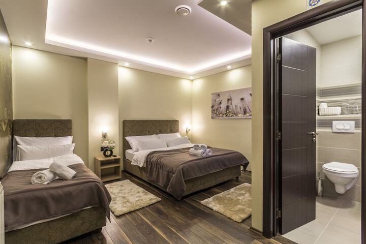 Room 3 of 91