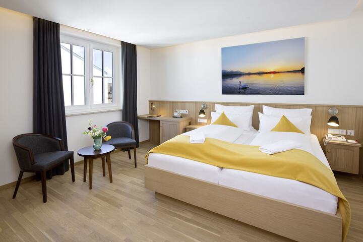 Room 34 of 107