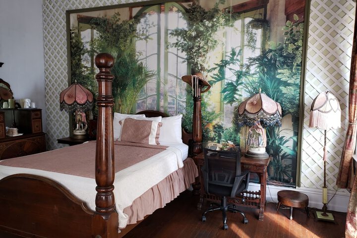 1 Bedroom Queen Bed (3 of 4)