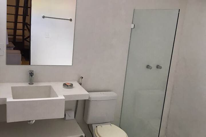 Room 33 of 46
