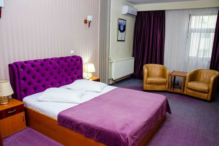 Room 27 of 37