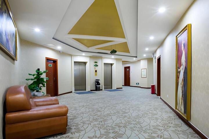 Hotel Interior 4 of 45