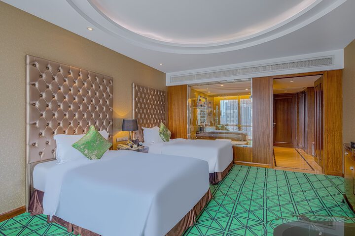 Room 21 of 118
