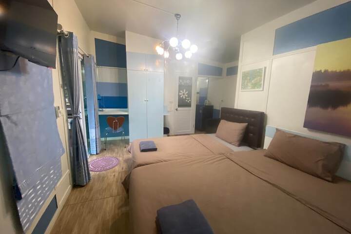 Room 105 of 195