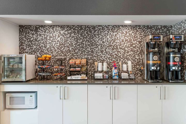 Breakfast/Coffee Service 22 of 25