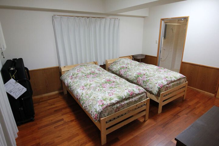 Room 9 of 93