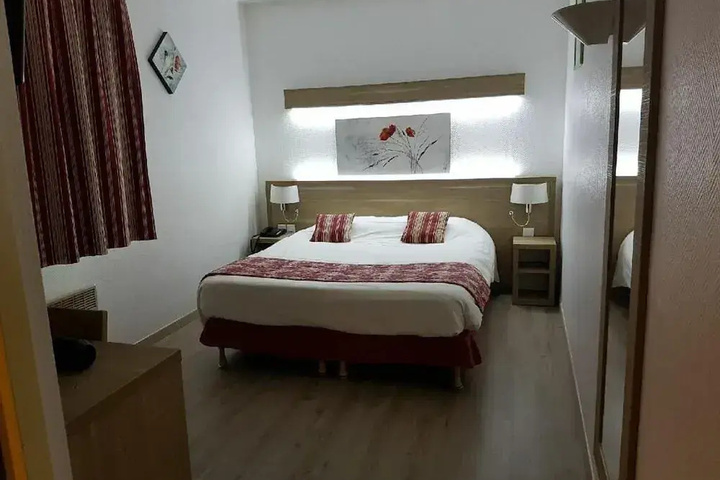 Room 4 of 11