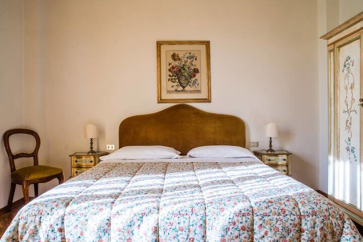 Room 4 of 11