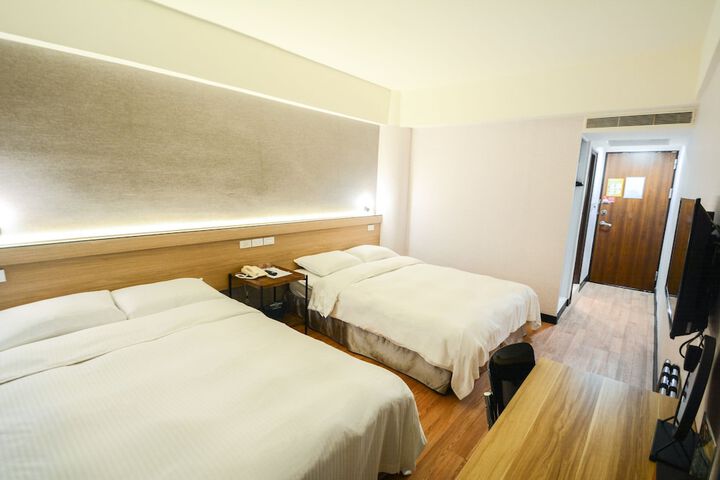 Room 13 of 23