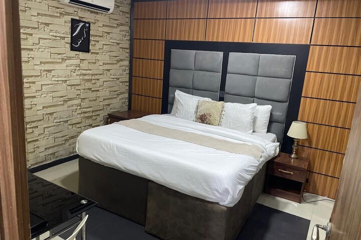 Room 15 of 24