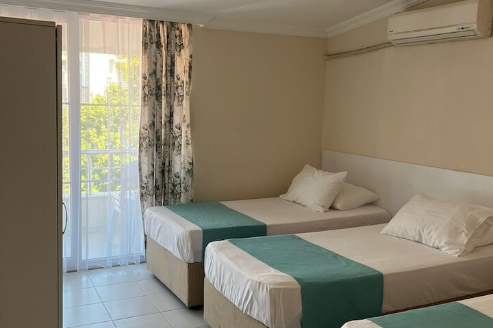 Room 9 of 31