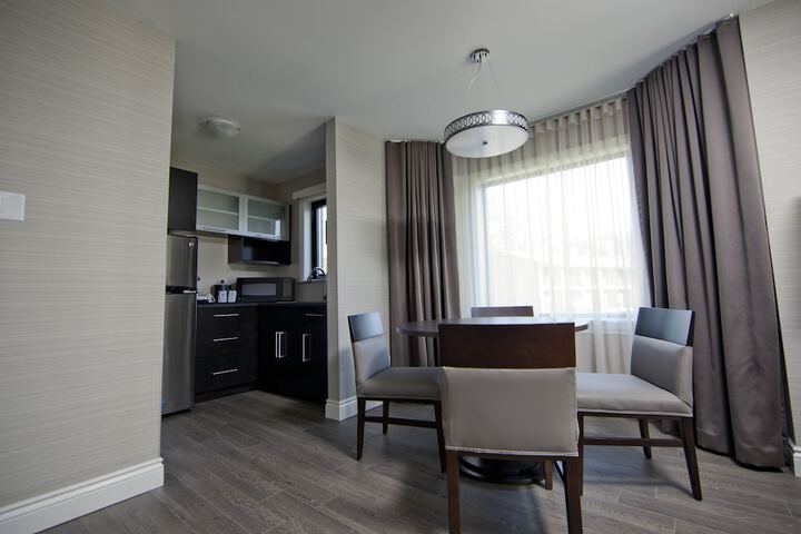 Room 2 of 82