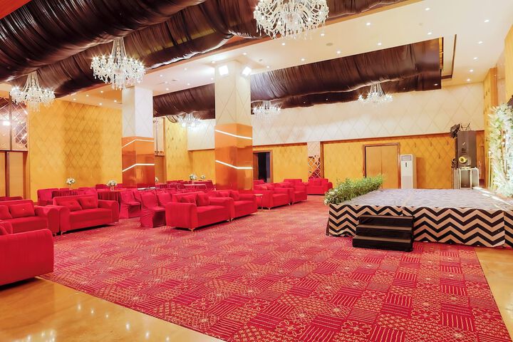 Ballroom/Hall 95 of 113