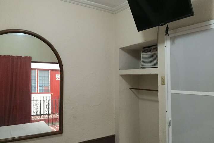 Room 15 of 19