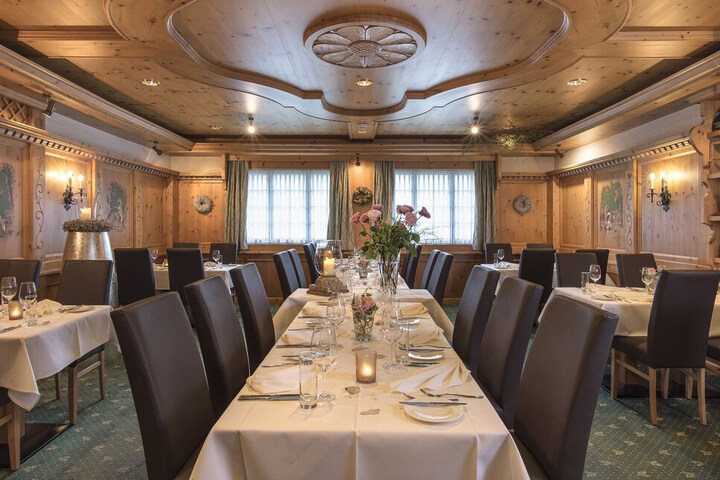 Ballroom/Hall 102 of 118