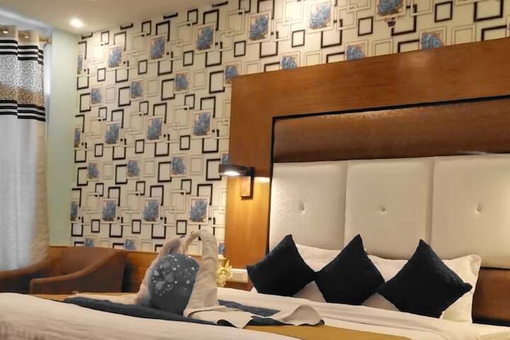 Room 8 of 20