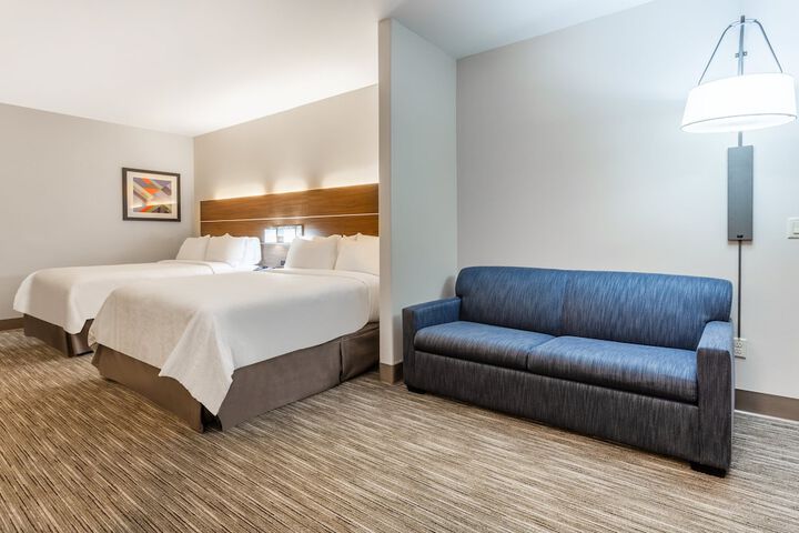 2 Queen Beds (14 of 15)