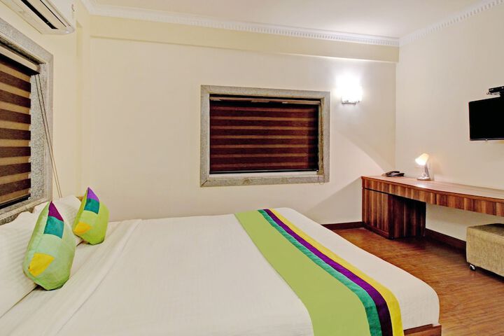 Room 27 of 48