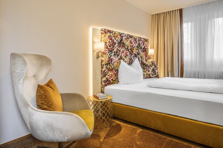 Room 2 of 36
