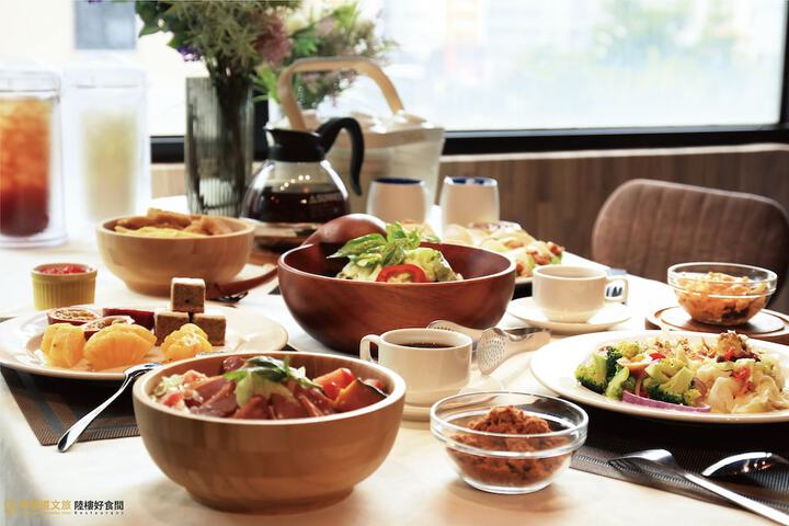 Breakfast/Coffee Service 52 of 77