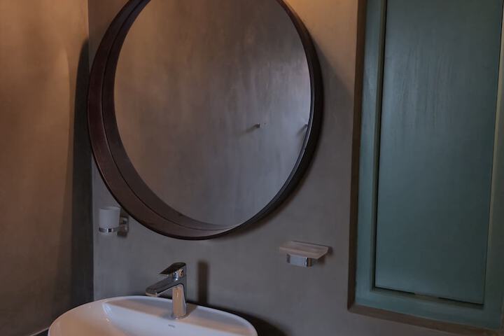 Room 38 of 77