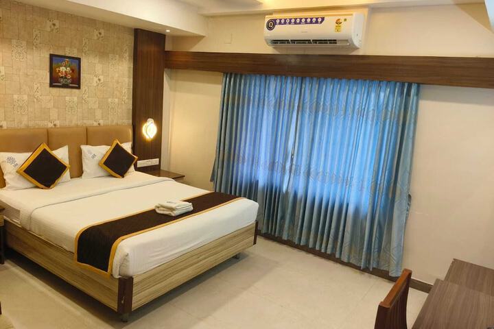 Room 2 of 10