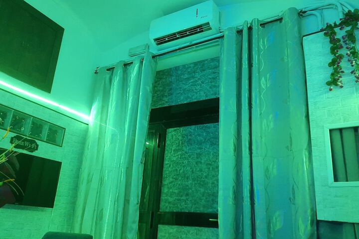 Room 10 of 16