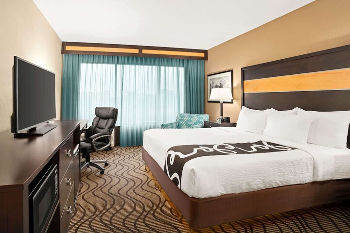 1 King Bed (7 of 12)