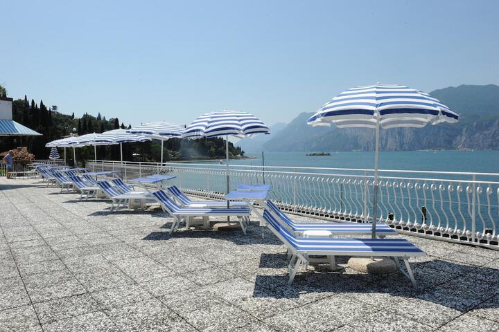 Sundeck 18 of 20