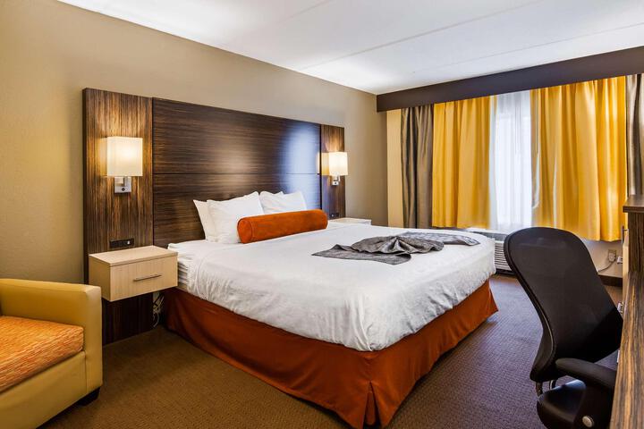 Standard Room, King or Two Doubles (2 of 3)
