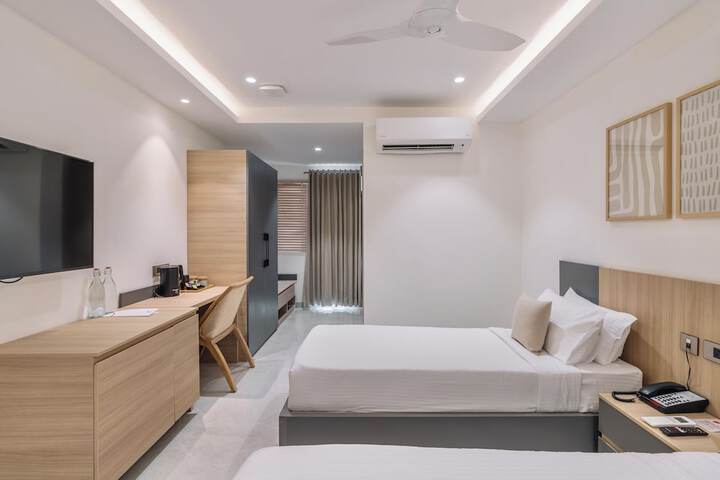 Room 15 of 40