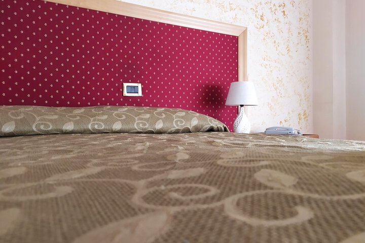 Room 11 of 28