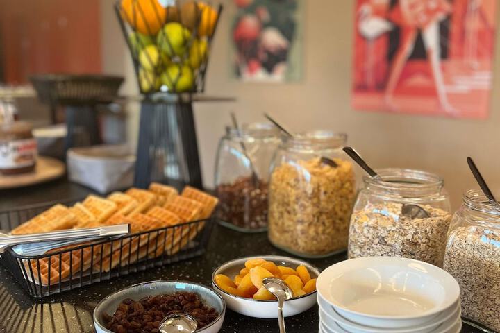 Breakfast/Coffee Service 23 of 43