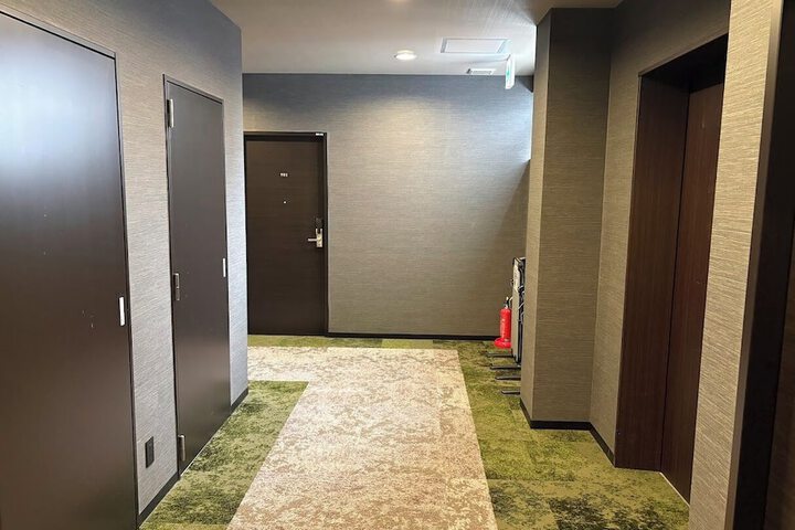 Ballroom/Hall 15 of 17