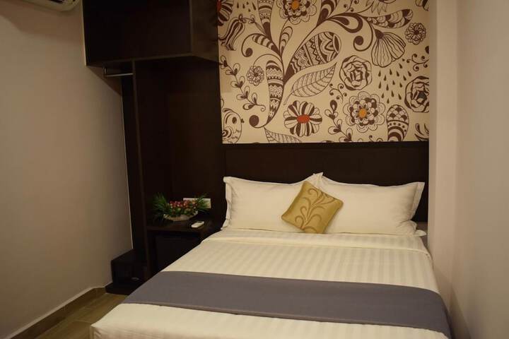 Room 11 of 37