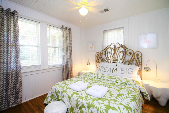 Room 9 of 26