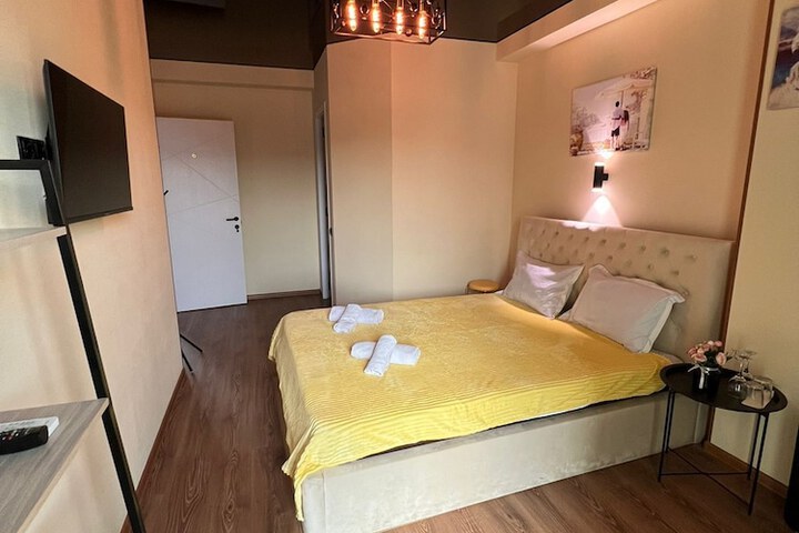 Room 8 of 32