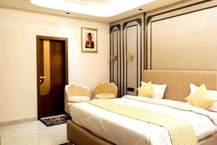 Room 3 of 10