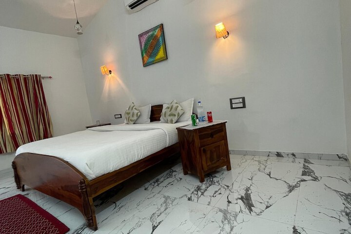 Room 11 of 25
