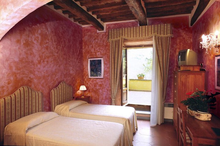 Room 9 of 37
