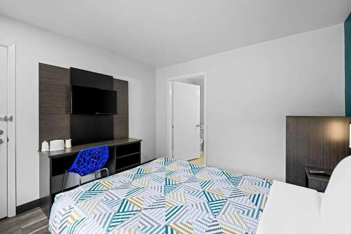 Room 4 of 10