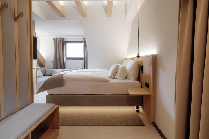 Room 22 of 65