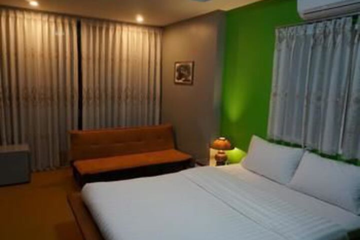 Room 10 of 38
