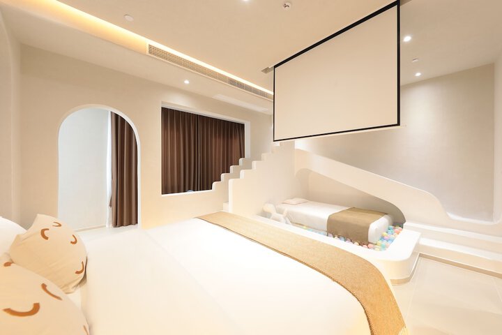 Room 3 of 150